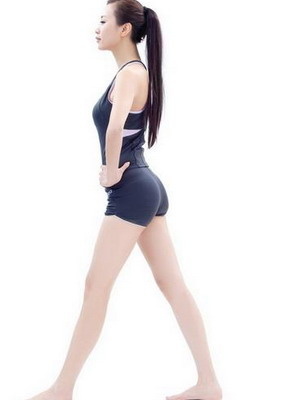 八种错误的走路姿势难看又伤害身体
