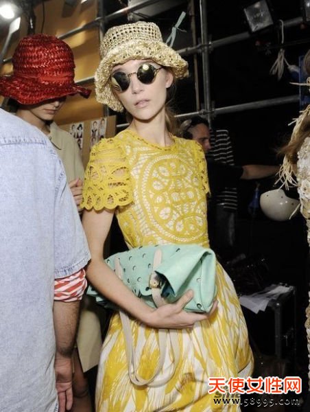 Moschino Cheap & Chic 2012ñӴ