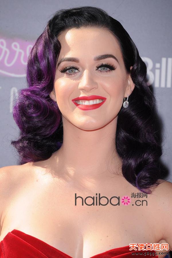 Ⱦˮ㣬ٱ䷢ɫȫHoldסһع˿· (Katy Perry) ʷ