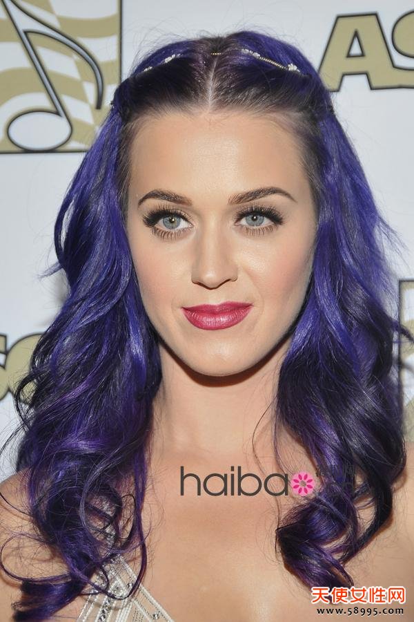 Ⱦˮ㣬ٱ䷢ɫȫHoldסһع˿· (Katy Perry) ʷ